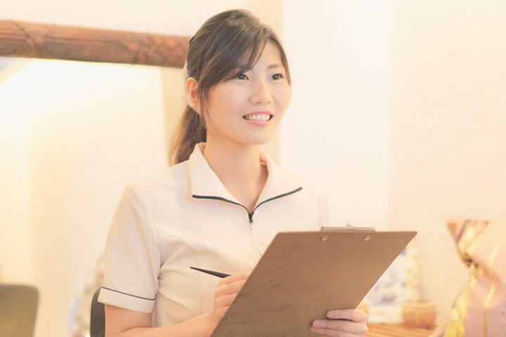 講師が受講生へ指導する様子